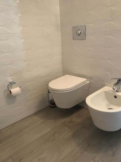 Warm Apartment In The Center Of Tirana City Екстериор снимка