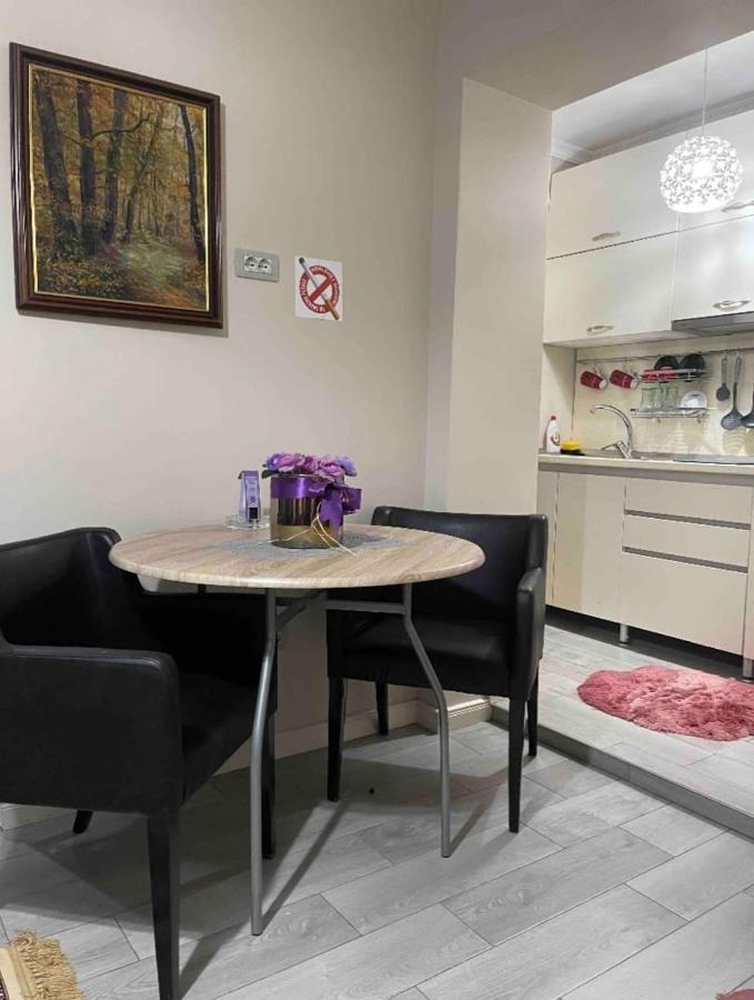 Warm Apartment In The Center Of Tirana City Екстериор снимка